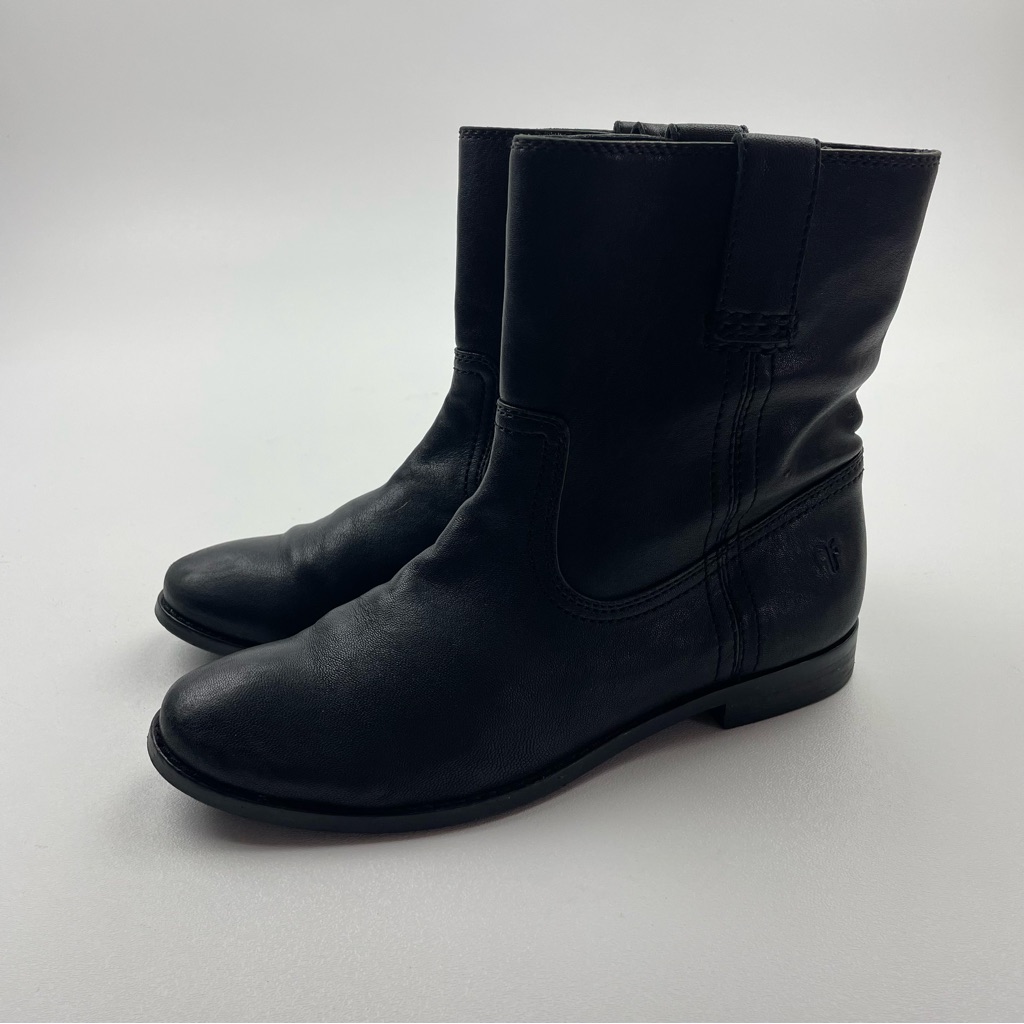 Frye Anna Shortie Black Leather Pull On Boot Almond Toe Size 7.5